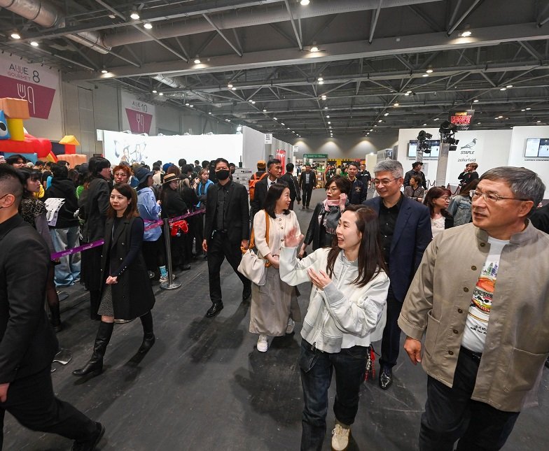 继续了解汇聚了全球各地的艺术家
