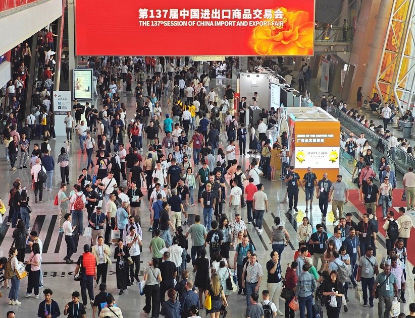 在“智能+互联网”和“产品+服务"的